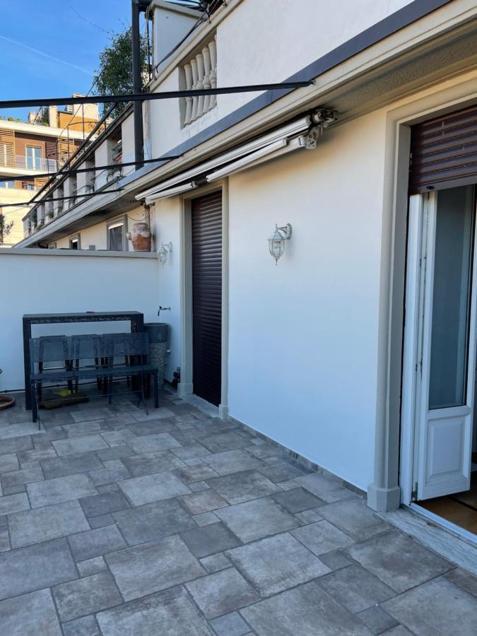 Lacaralele1 Milano Esterno foto