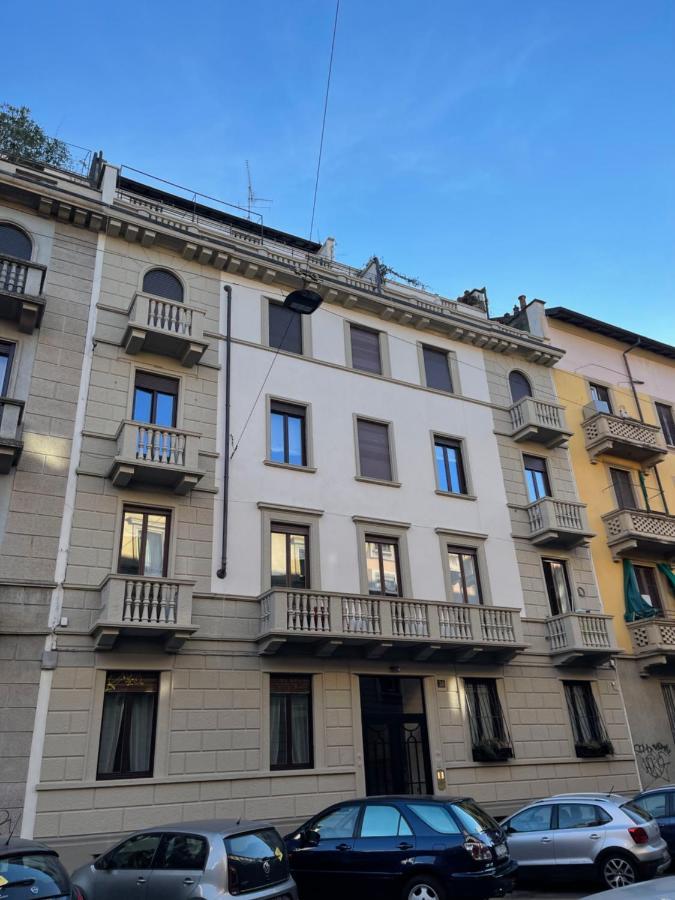 Lacaralele1 Milano Esterno foto